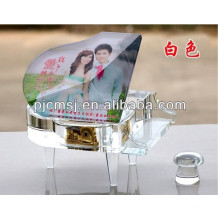 Boîte à musique en cristal claire de piano avec le logo adapté aux besoins du client pour des cadeaux